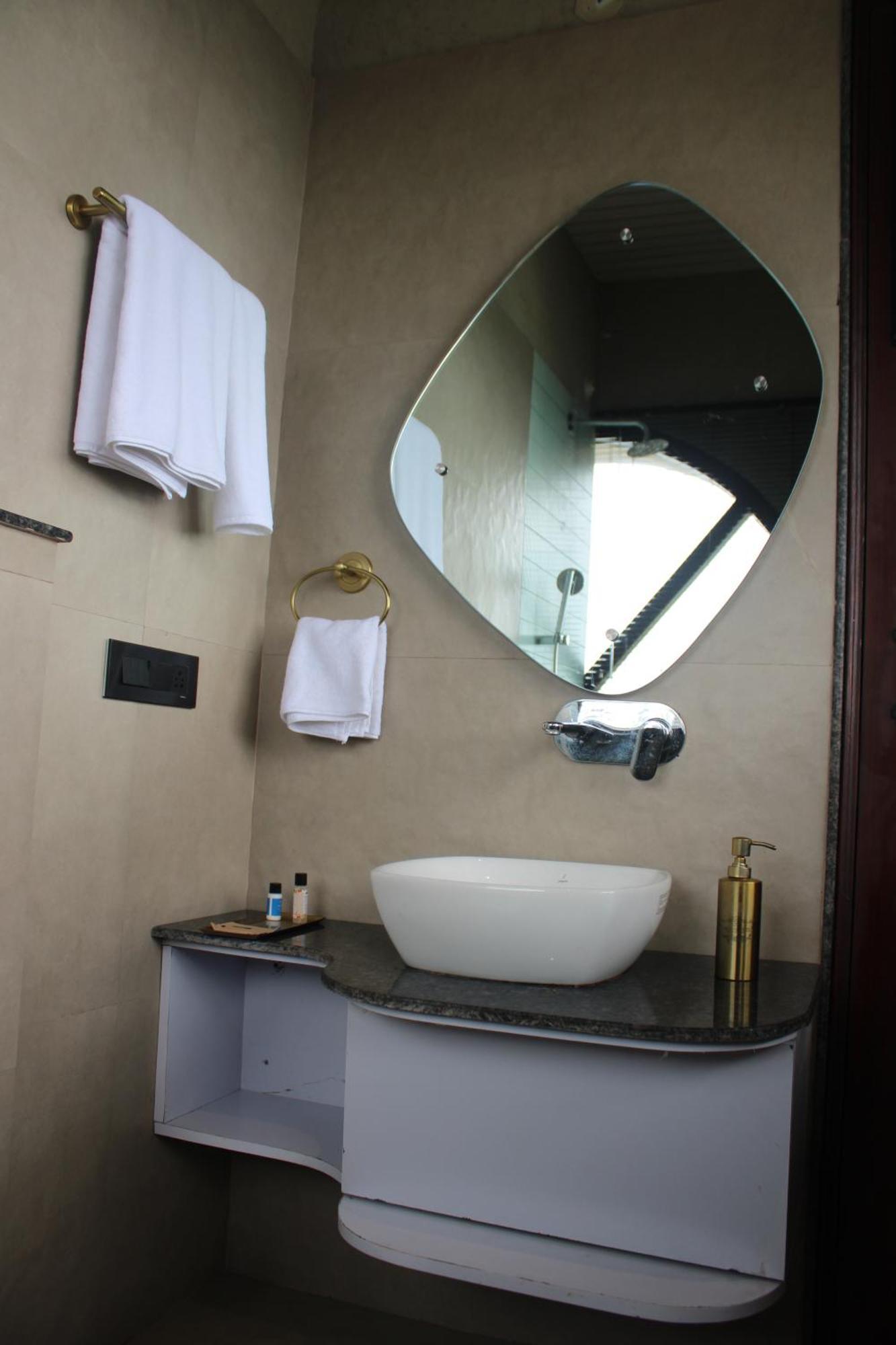 Himalayan Hobbit House Hotel Almora Ngoại thất bức ảnh